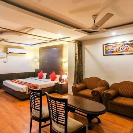 Hotel Monarch Inn Lucknow Buitenkant foto