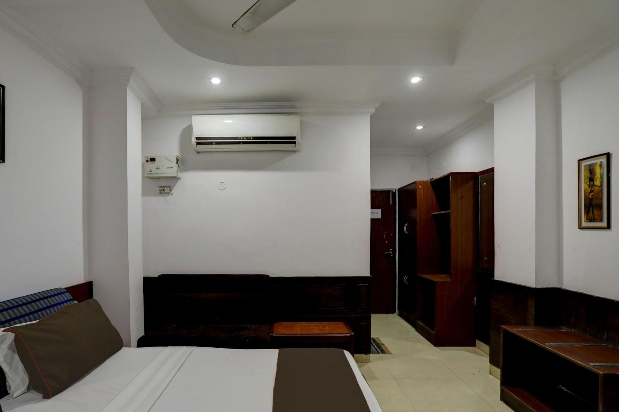 Hotel Monarch Inn Lucknow Buitenkant foto