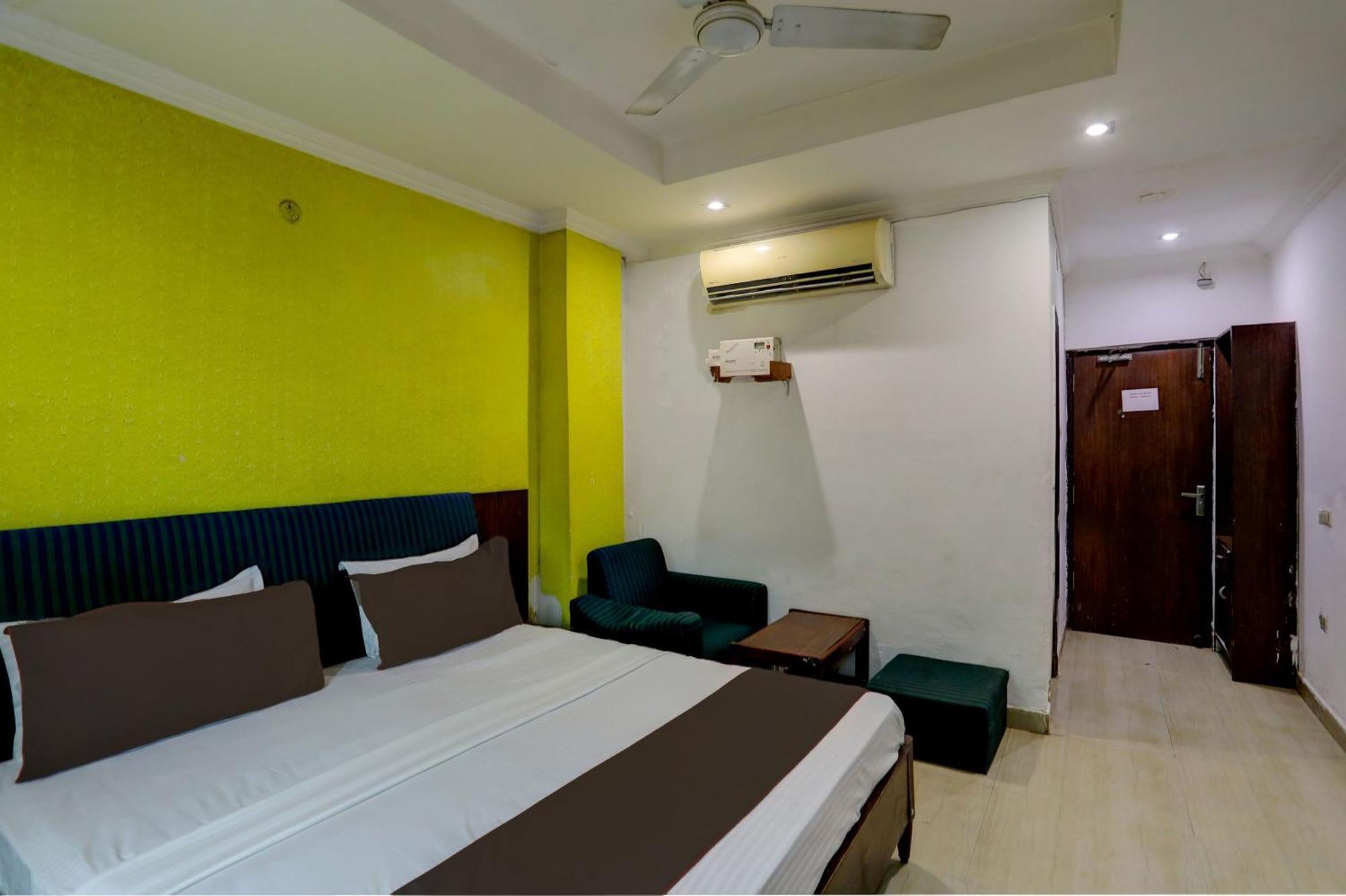 Hotel Monarch Inn Lucknow Buitenkant foto