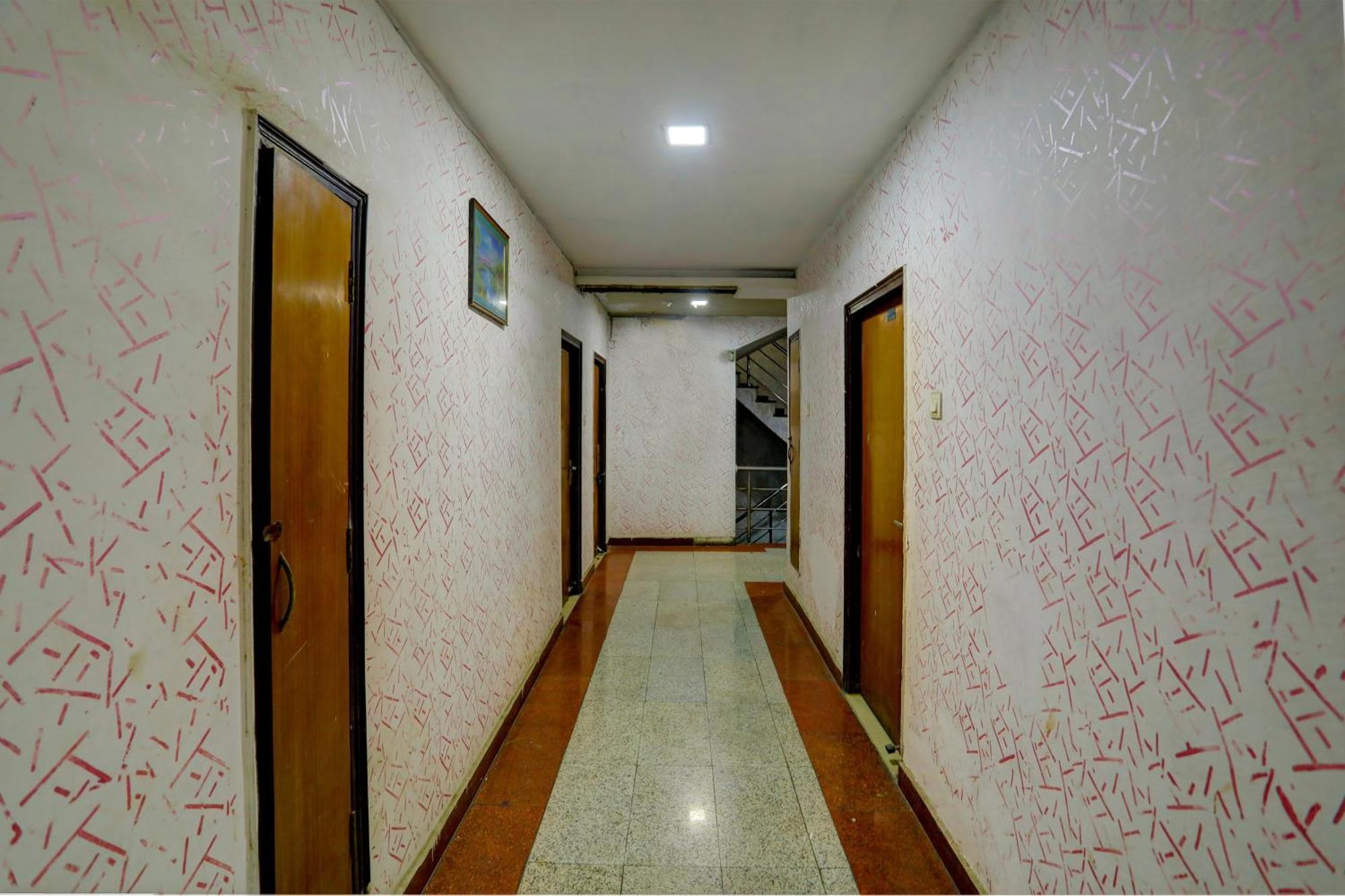 Hotel Monarch Inn Lucknow Buitenkant foto