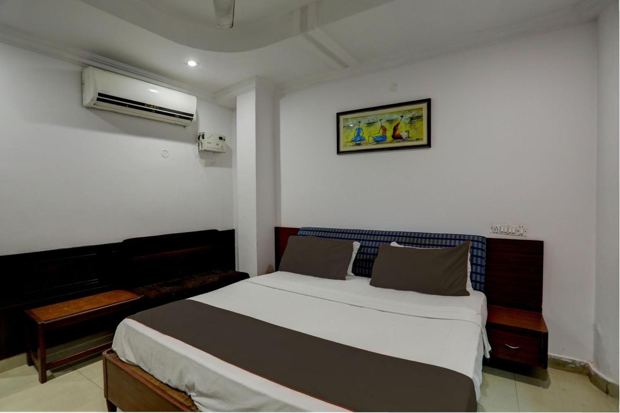 Hotel Monarch Inn Lucknow Buitenkant foto