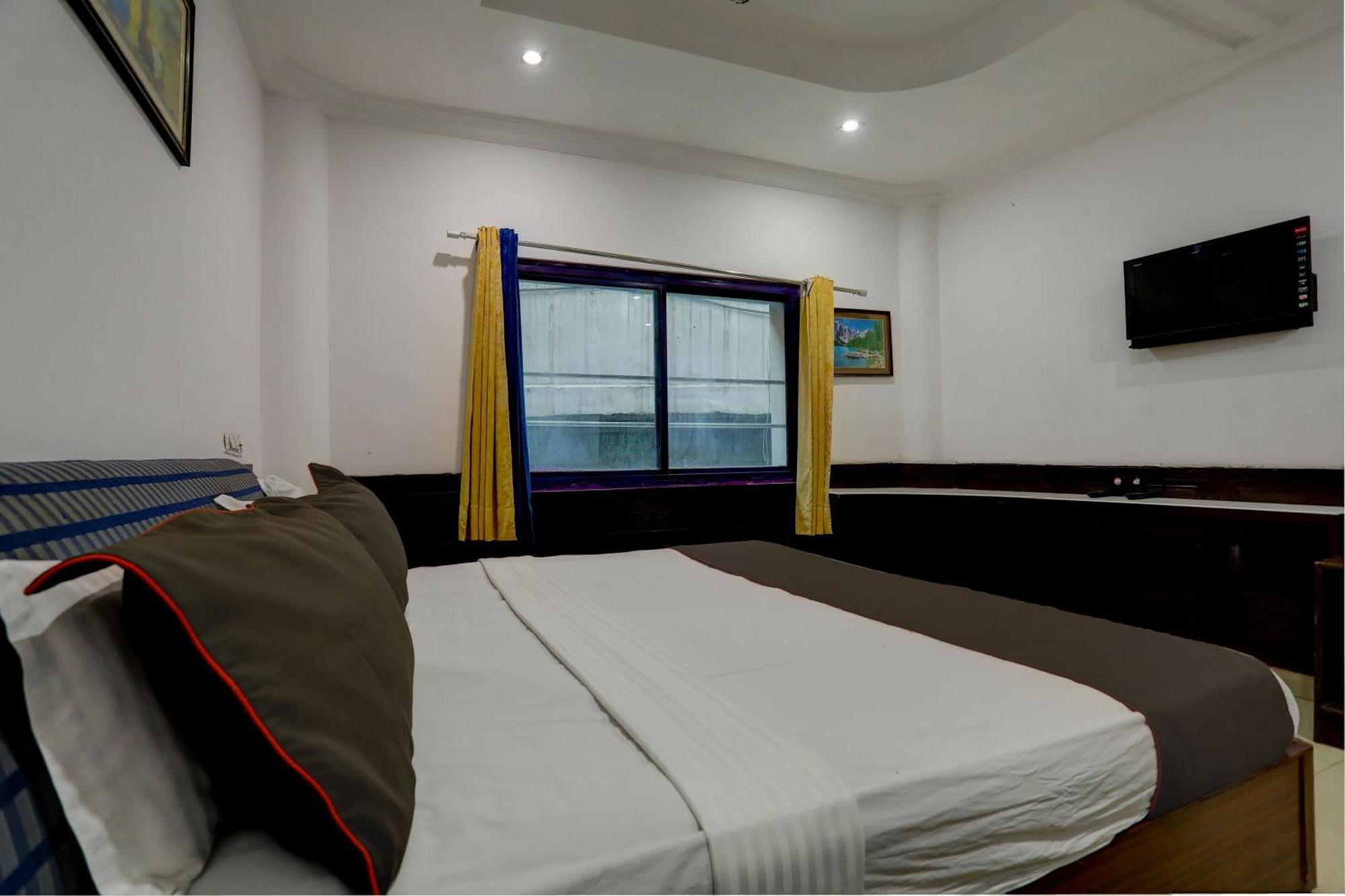 Hotel Monarch Inn Lucknow Buitenkant foto