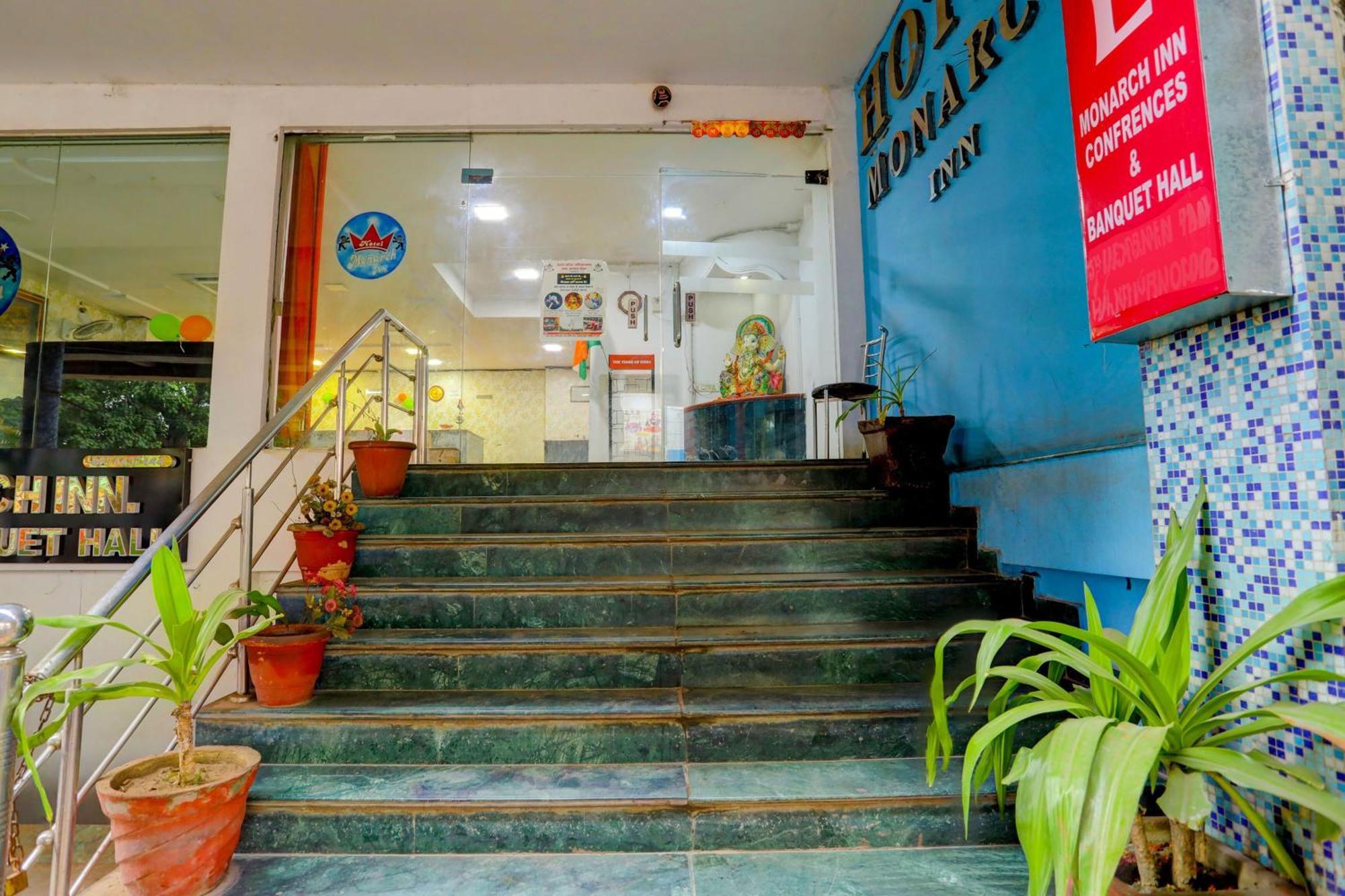 Hotel Monarch Inn Lucknow Buitenkant foto