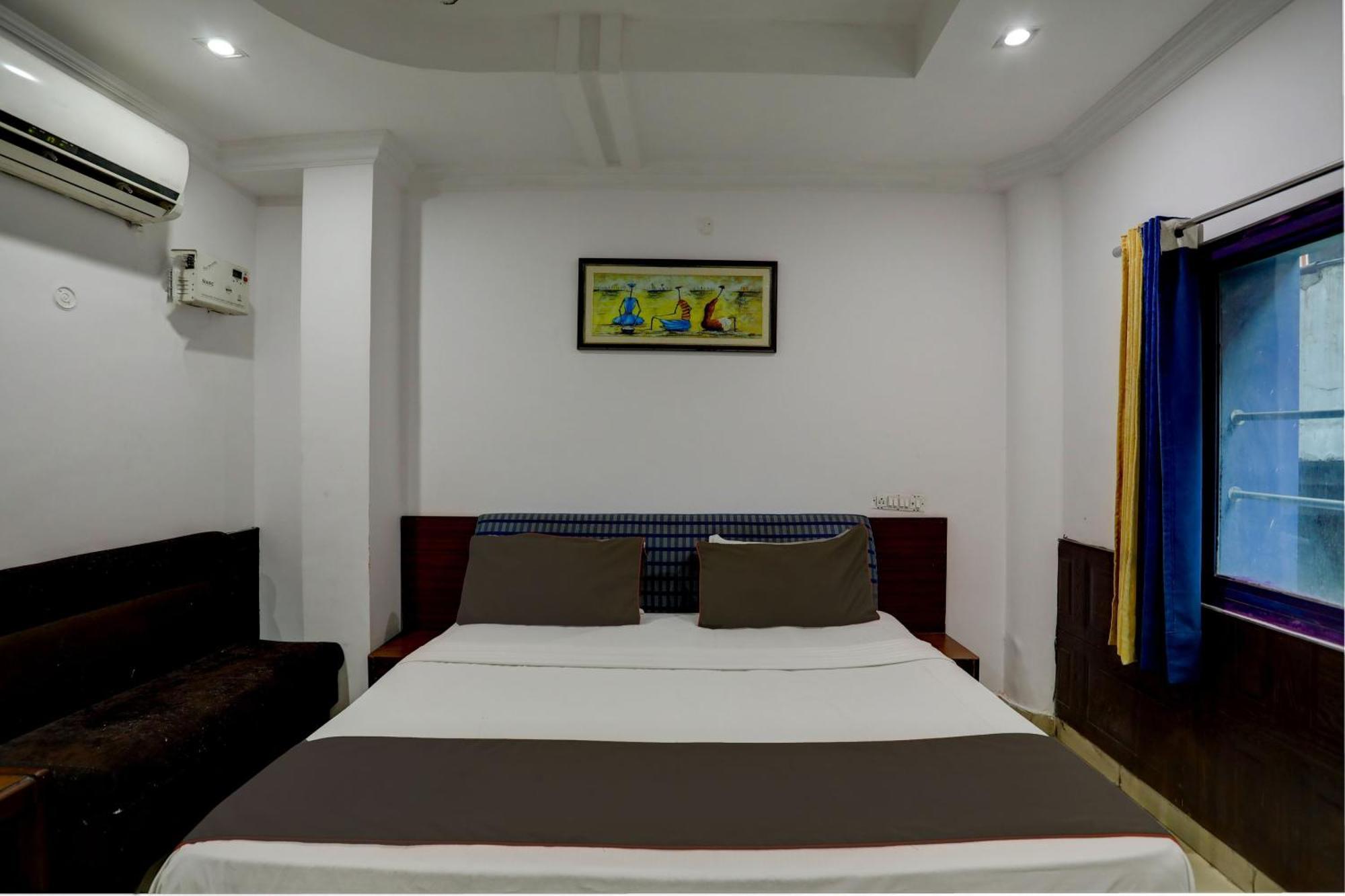 Hotel Monarch Inn Lucknow Buitenkant foto