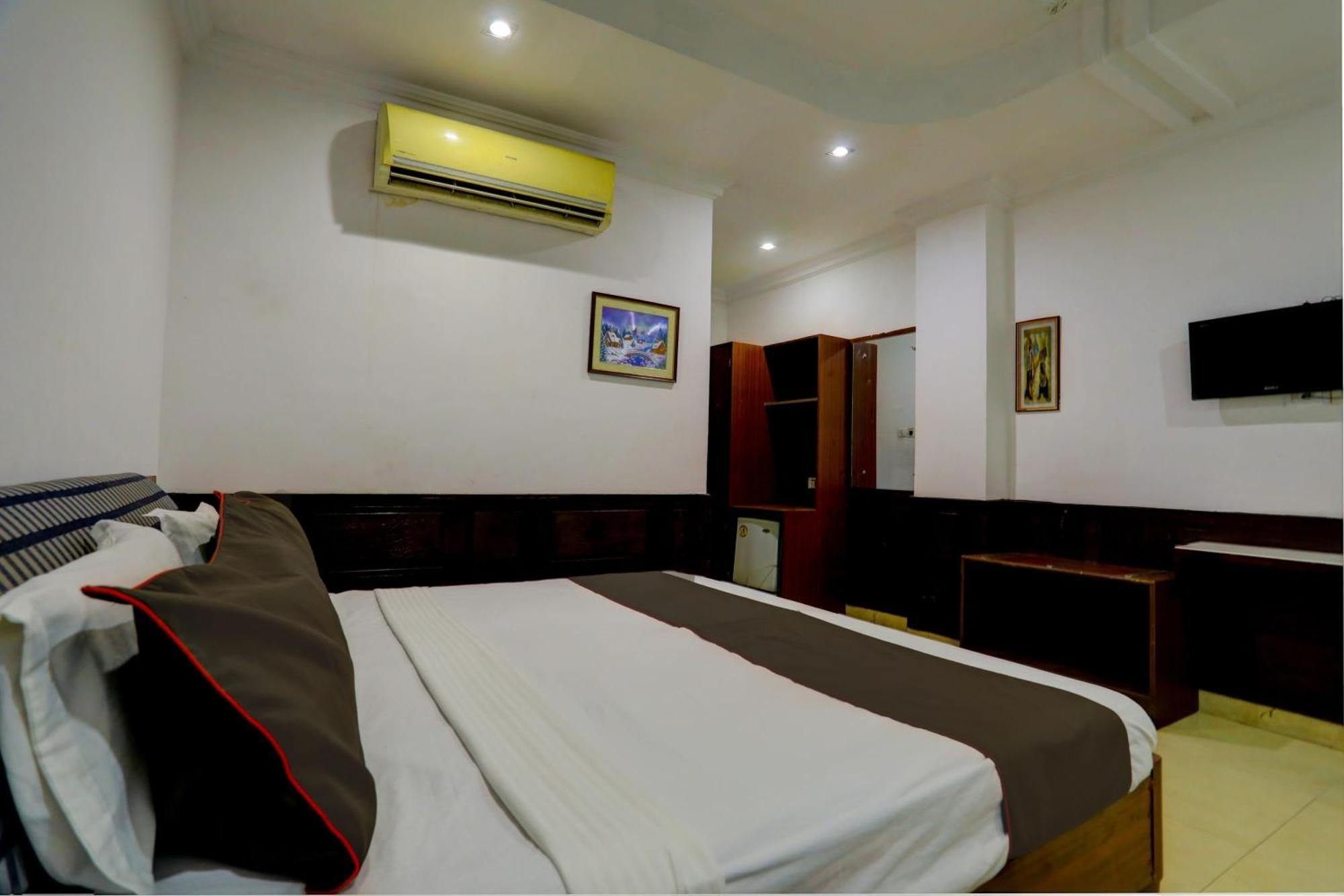 Hotel Monarch Inn Lucknow Buitenkant foto