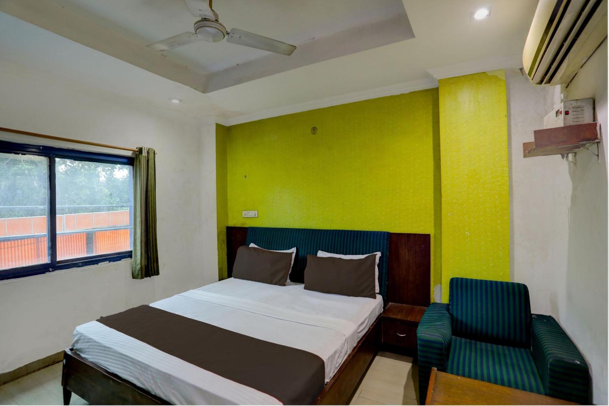 Hotel Monarch Inn Lucknow Buitenkant foto