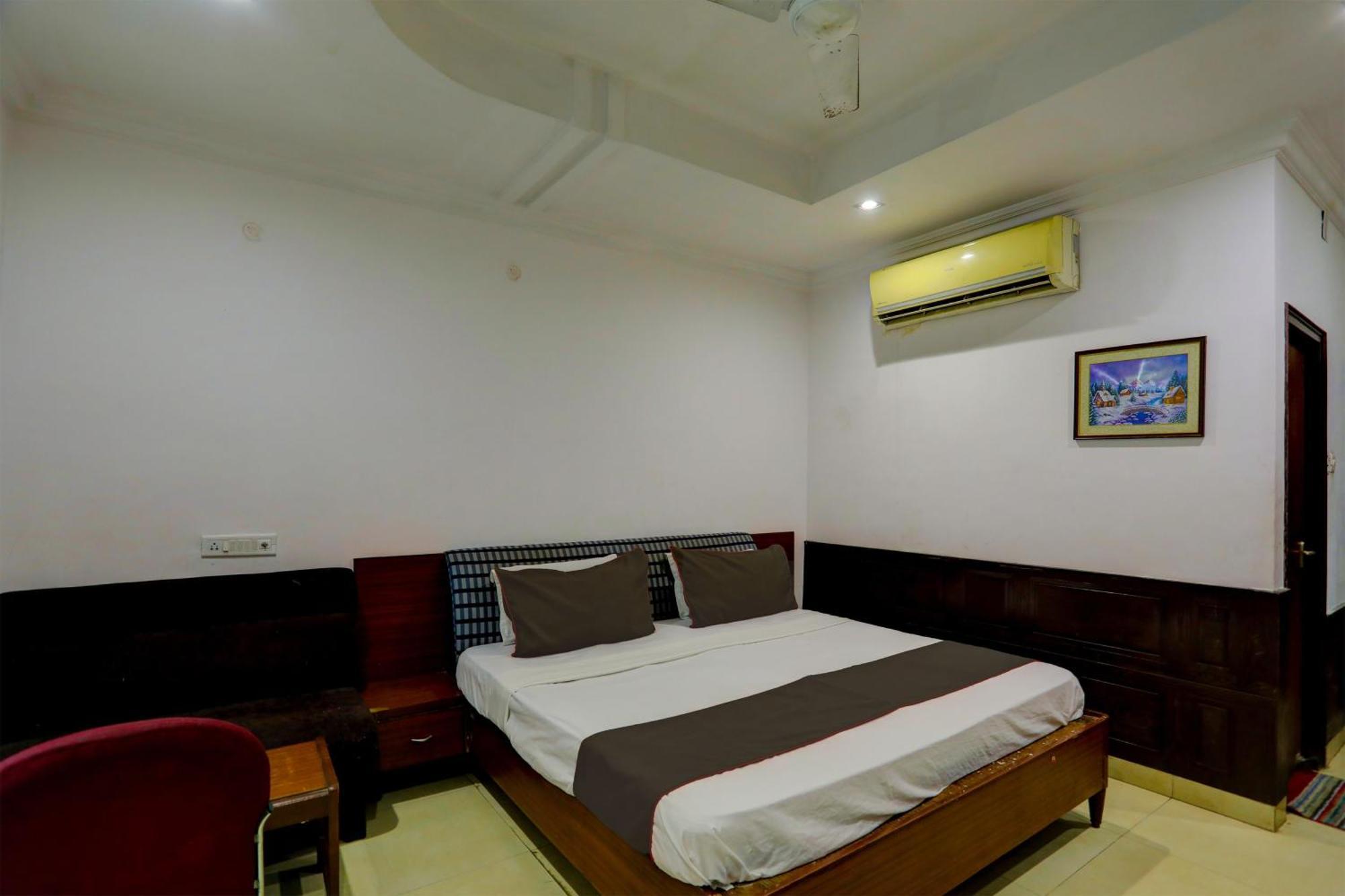 Hotel Monarch Inn Lucknow Buitenkant foto