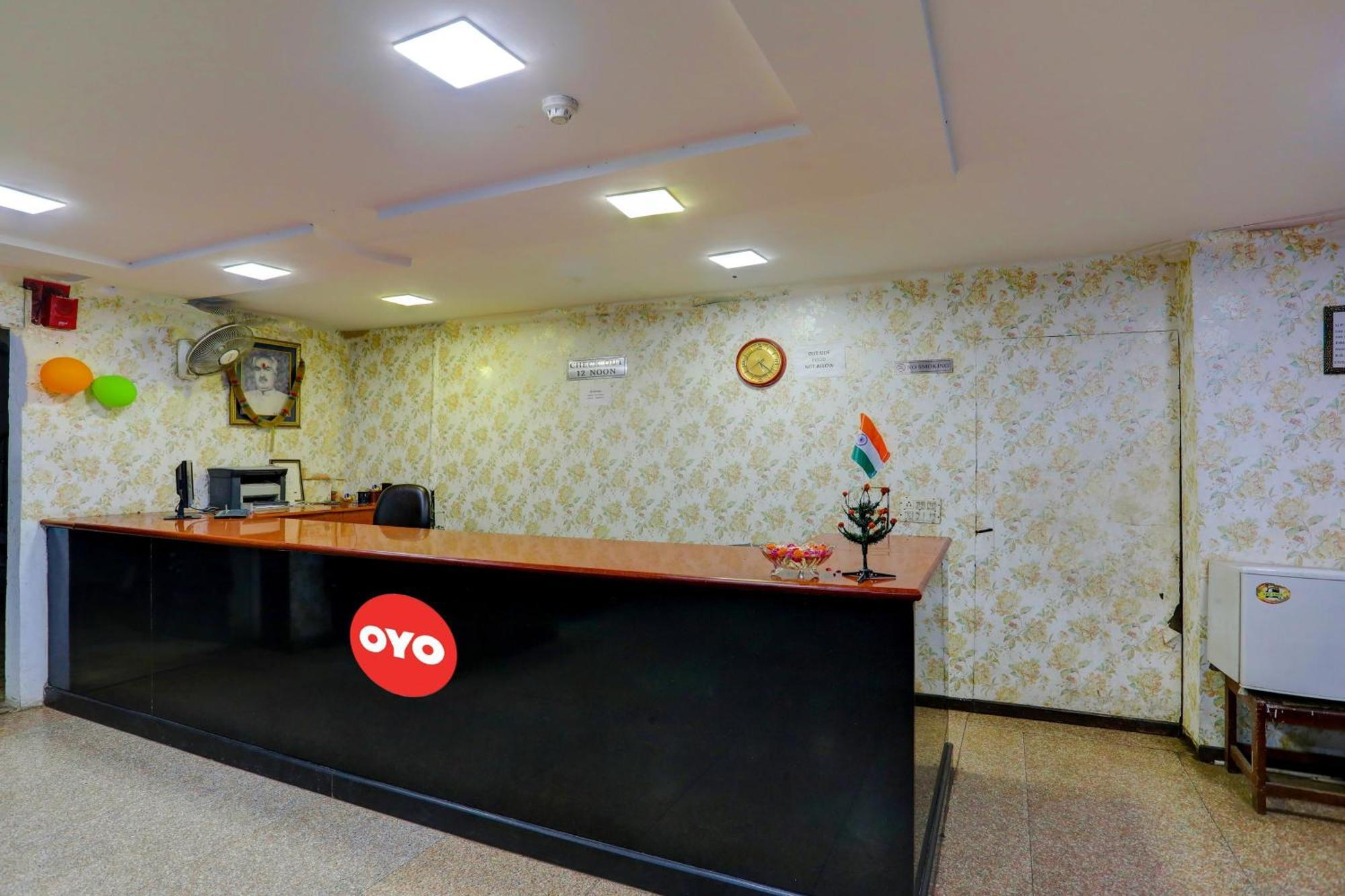 Hotel Monarch Inn Lucknow Buitenkant foto