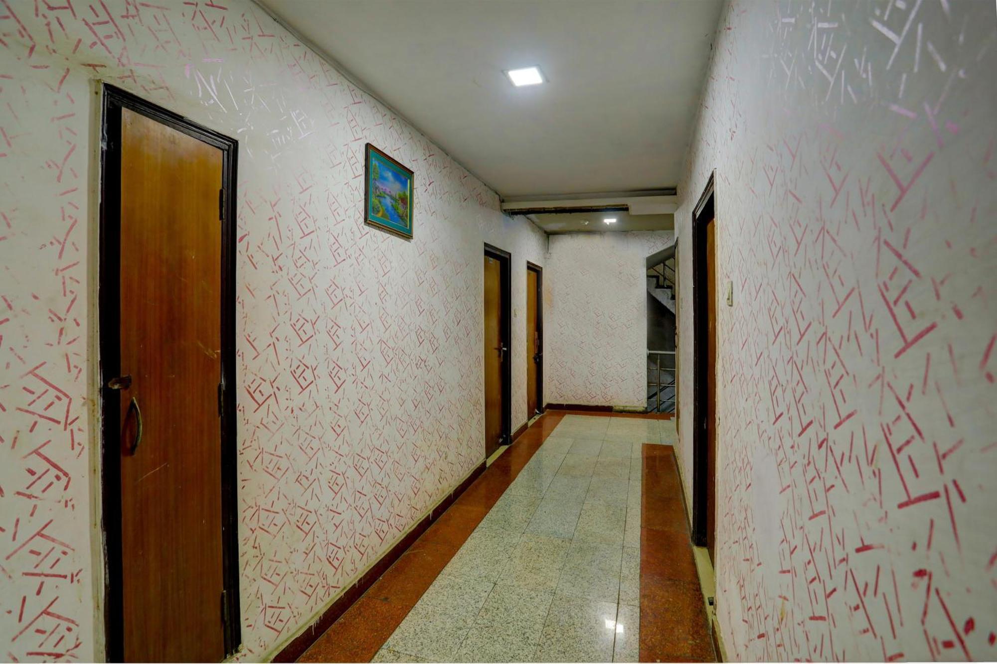 Hotel Monarch Inn Lucknow Buitenkant foto