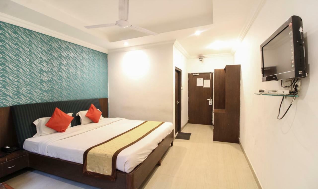 Hotel Monarch Inn Lucknow Buitenkant foto
