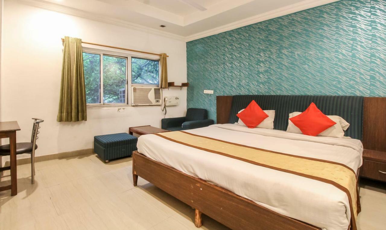 Hotel Monarch Inn Lucknow Buitenkant foto