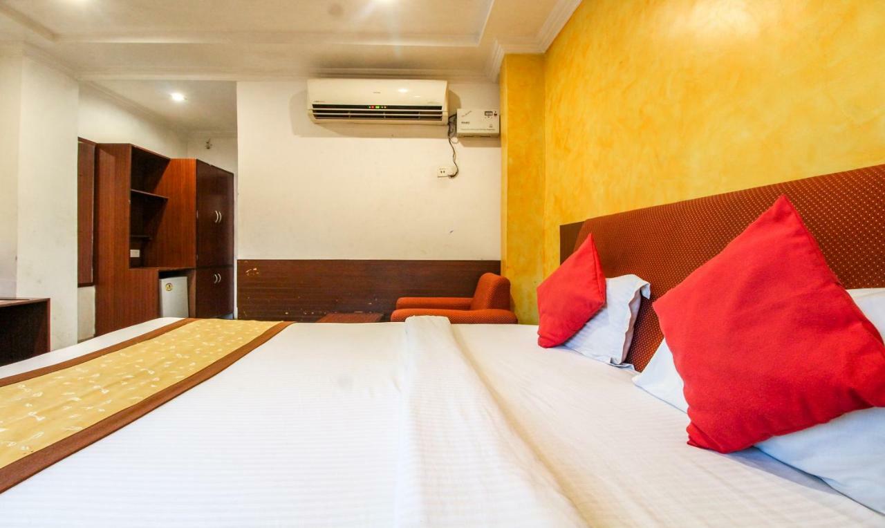 Hotel Monarch Inn Lucknow Buitenkant foto