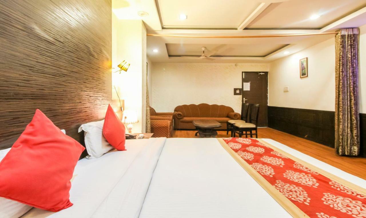 Hotel Monarch Inn Lucknow Buitenkant foto