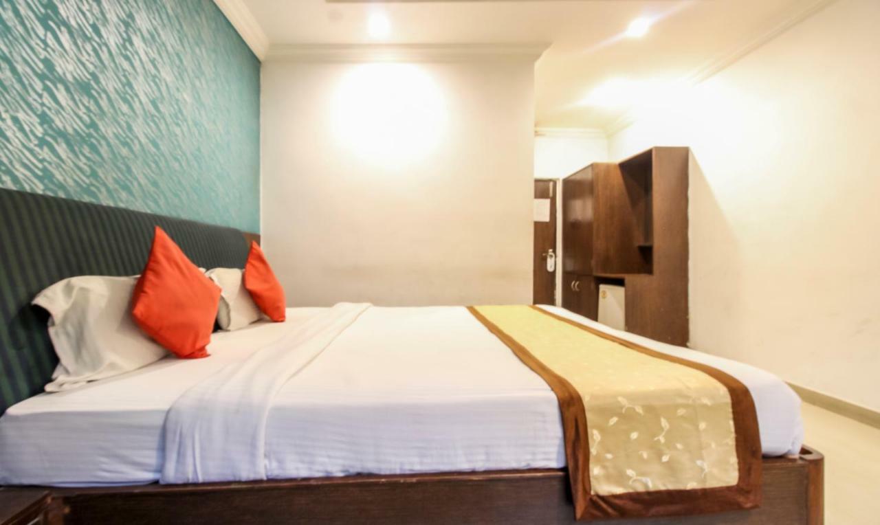 Hotel Monarch Inn Lucknow Buitenkant foto