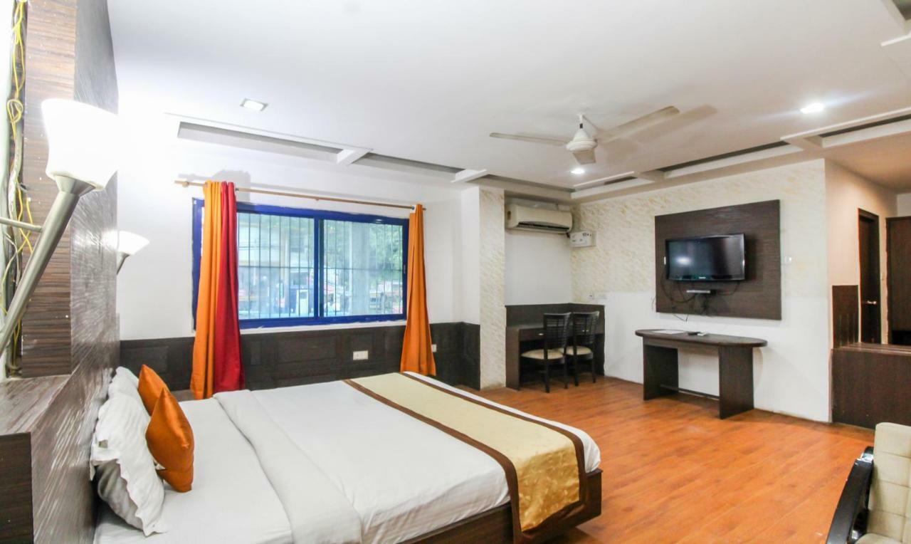 Hotel Monarch Inn Lucknow Buitenkant foto