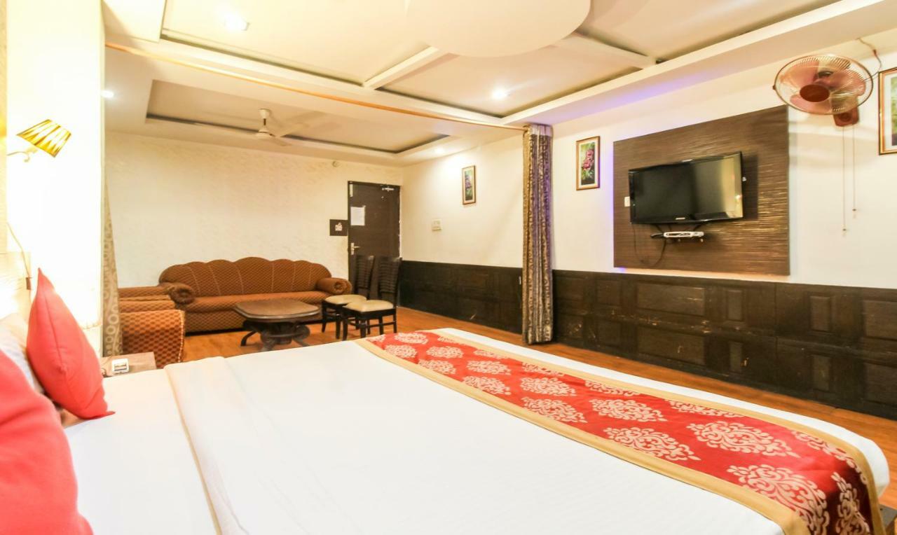 Hotel Monarch Inn Lucknow Buitenkant foto