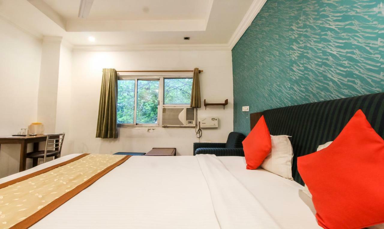 Hotel Monarch Inn Lucknow Buitenkant foto