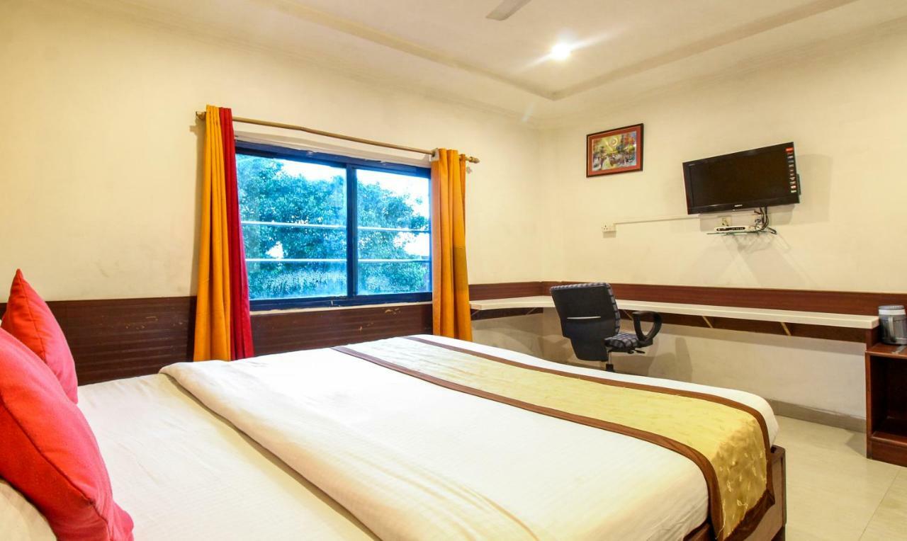 Hotel Monarch Inn Lucknow Buitenkant foto