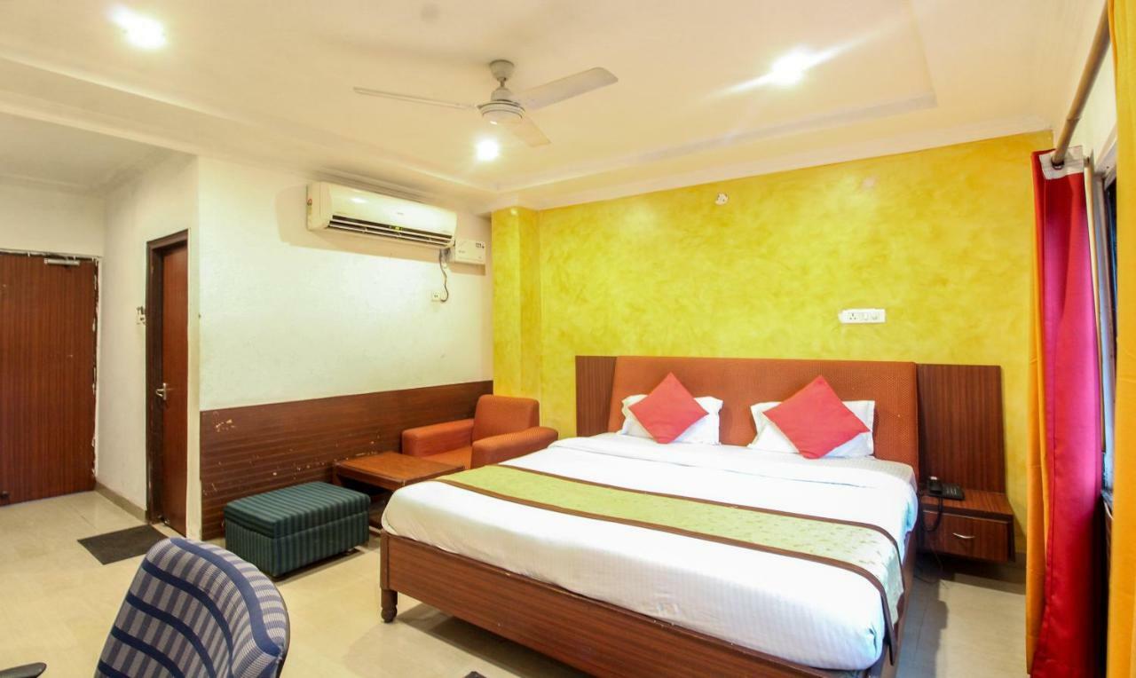 Hotel Monarch Inn Lucknow Buitenkant foto
