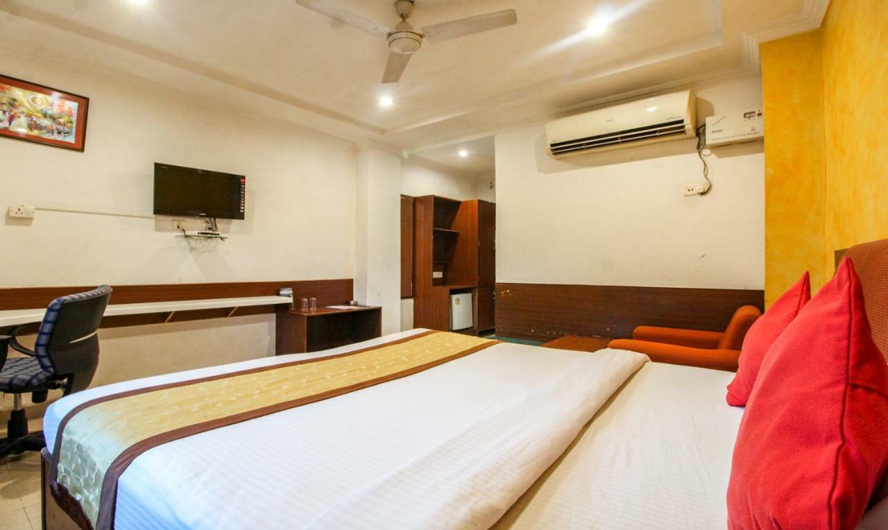Hotel Monarch Inn Lucknow Buitenkant foto