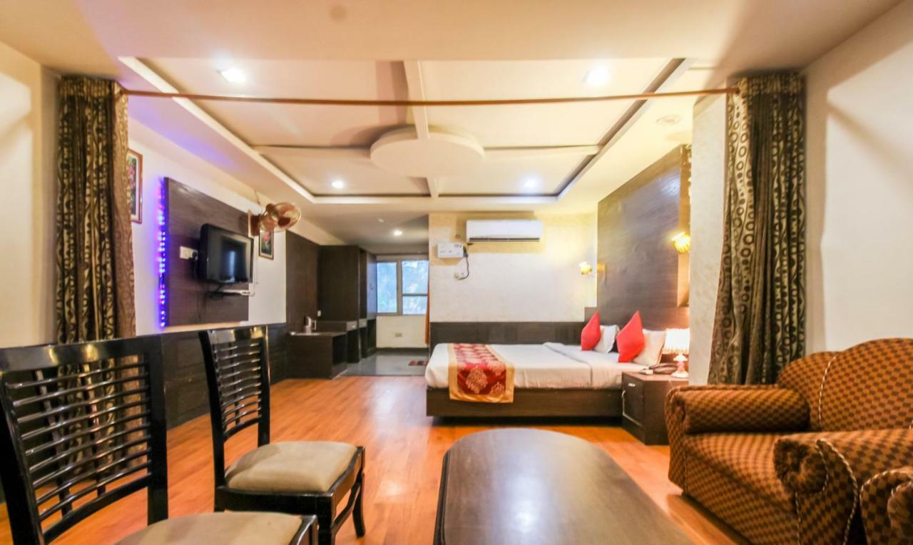 Hotel Monarch Inn Lucknow Buitenkant foto