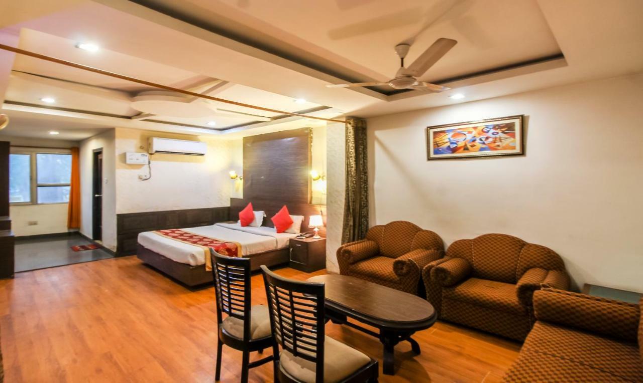 Hotel Monarch Inn Lucknow Buitenkant foto